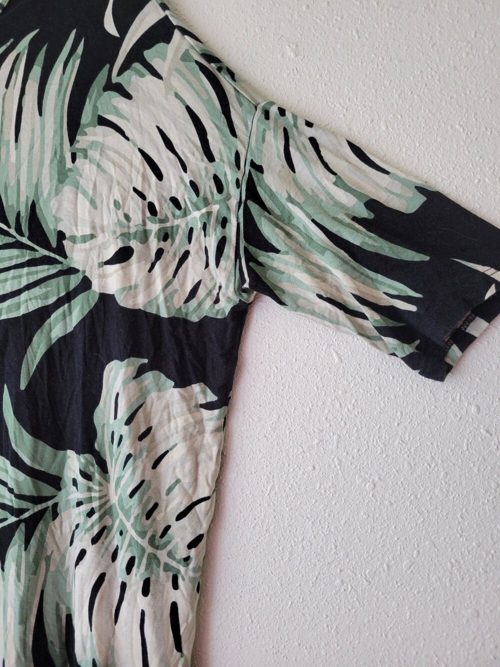 LuLaRoe Irma XS Tropical Palm Leaf Tunic Top Black Green High Low Stretch Knit - Picture 3 of 8